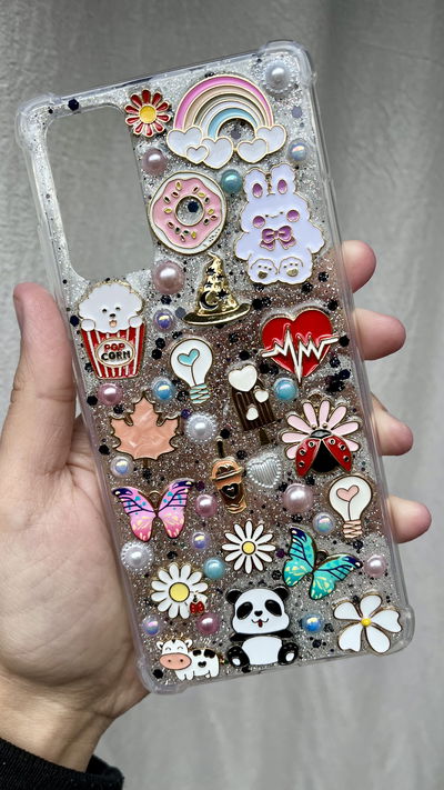 Funda con charms -  Dijes esmaltados