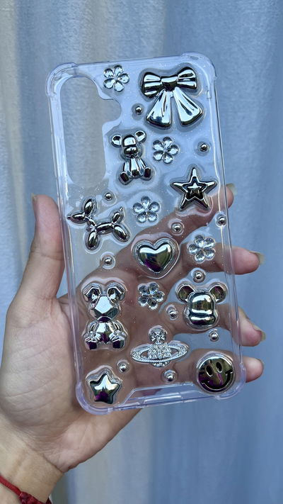 Funda con charms - Diseño plateado
