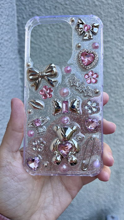 Funda con charms - iPhone 15 Pro | Plateado y rosa