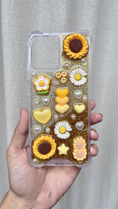 Funda con charms - Diseño amarillo