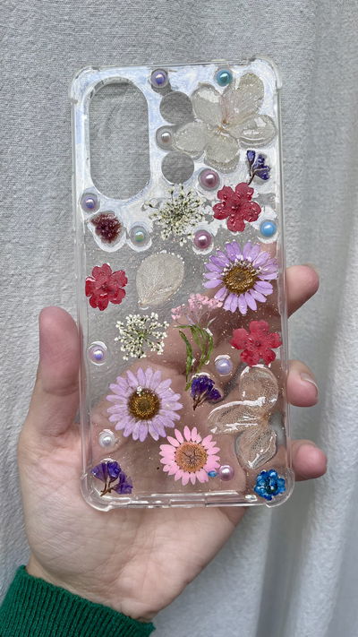 Funda con flores secas