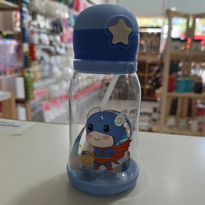 Botella plástica infantil