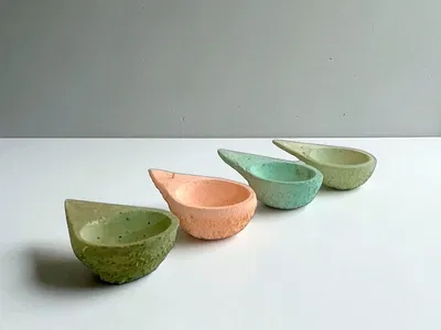 Sahumador Cemento Triangular Color Mantece