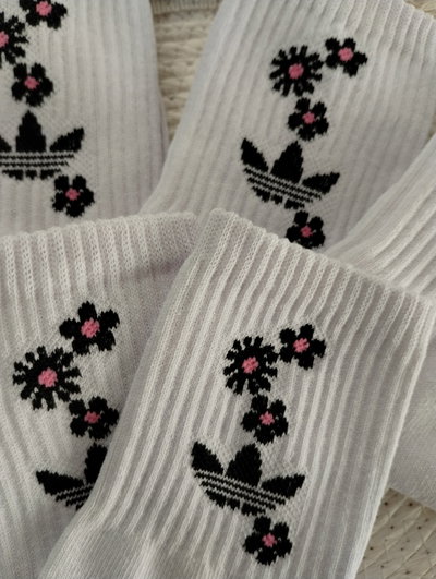 Media 3/4 Adulto Adidas con flores fucsia fondo blanco 😍🤍