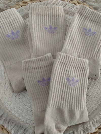 Media 3/4 Adulto Adidas logo lila 🟣 fondo cremita 😍