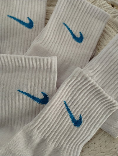 Media 3/4 Adulto Nike pipa Celeste 🩵 fondo blanco 😍