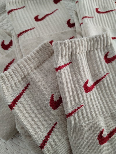 Media 3/4 Adulto Nike multi pipa roja fondo blanco 😍