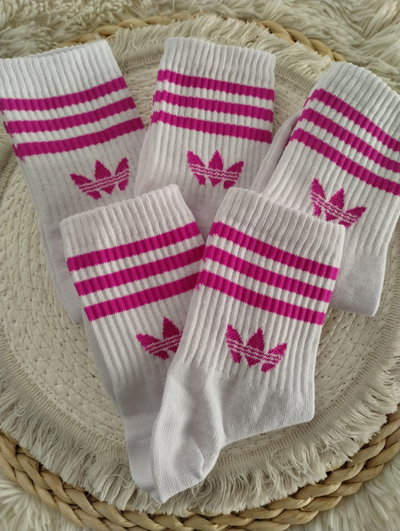 Media 3/4 Adulto Adidas logo y líneas fucsia fondo blanco 😍🤍