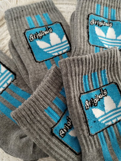 Media 3/4 Adulto Adidas originals logo y líneas blanco celeste 🩵