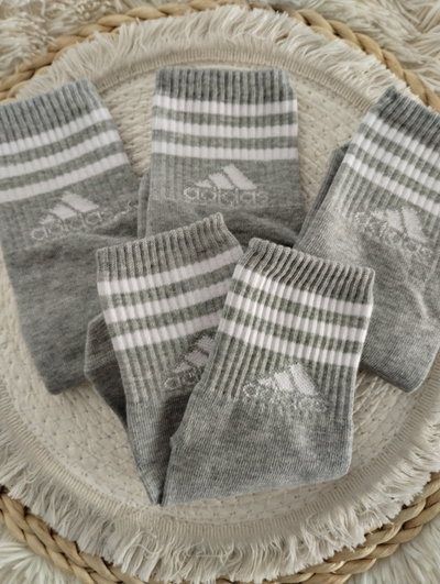 Media 3/4 Adulto Adidas logo y líneas blancas Deportivo fondo gris 😍🩶