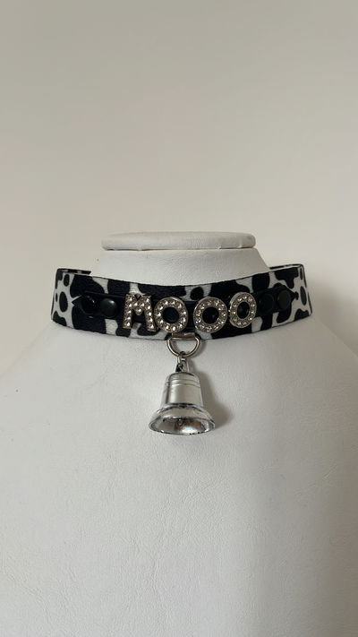 Choker letras strass MOOO