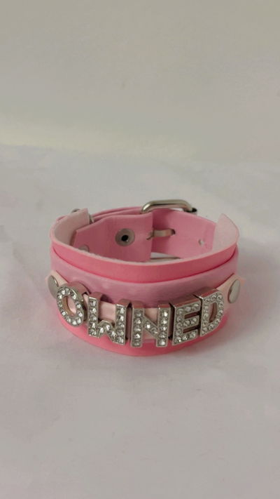 Muñequera OWNED strass (unidad)