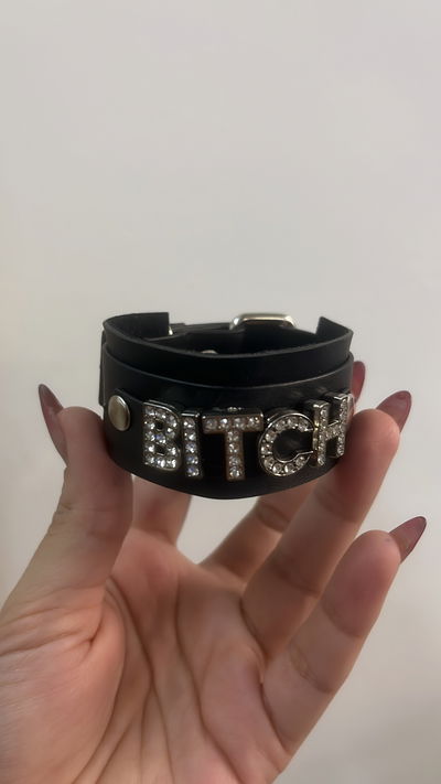 Muñequera BITCH strass (unidad)