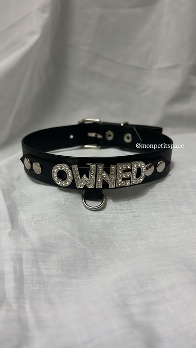 Choker letras strass OWNED