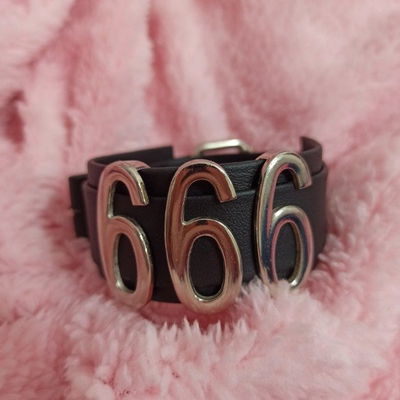 Muñequeras 666