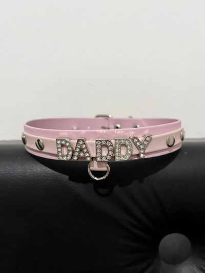 Choker letras strass DADDY