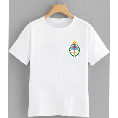REMERAS clásicas escolares con escarapela estampada 