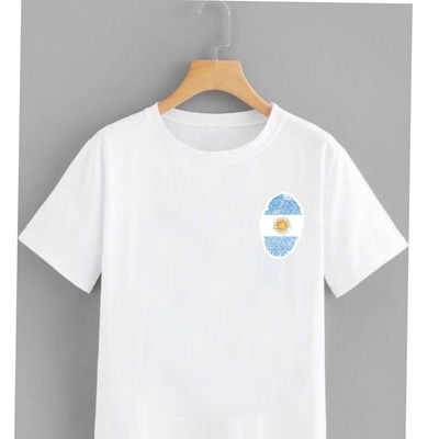 REMERAS clásicas escolares con escarapela estampada 