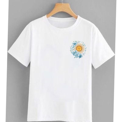 REMERAS clásicas escolares con escarapela estampada 