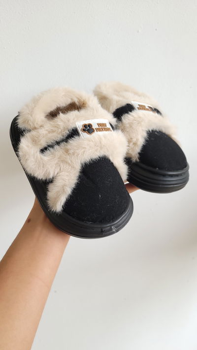 Pantufla botita negra 24/5