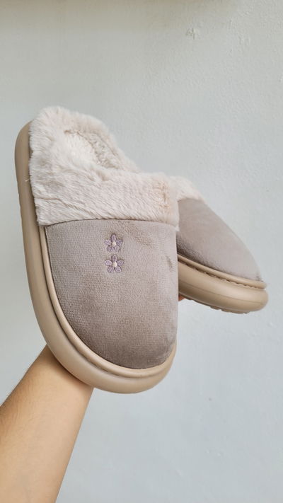 Pantufla Flor Beige Talle 36 al 41