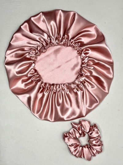 gorrito de satín y colita de pelo de satín   💗