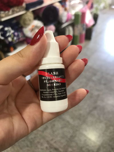 LASH NEUTRALIZANTE PARA LAMINADO DE CEJAS