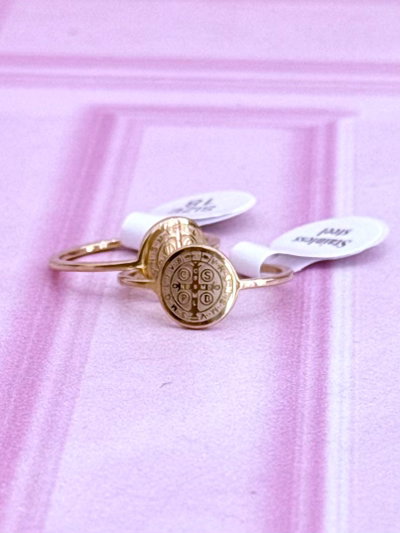 Anillo fino San Benito dorado