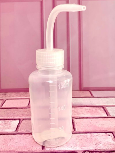 Botella pico curvo para pestañas