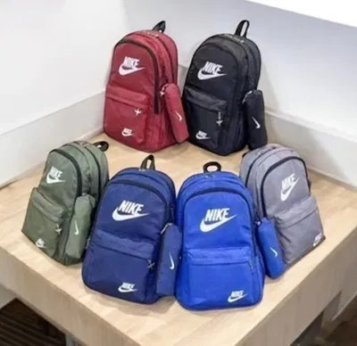 MOCHILA 18" NIKE C/ CARTUCHERA IMPERMEABLE