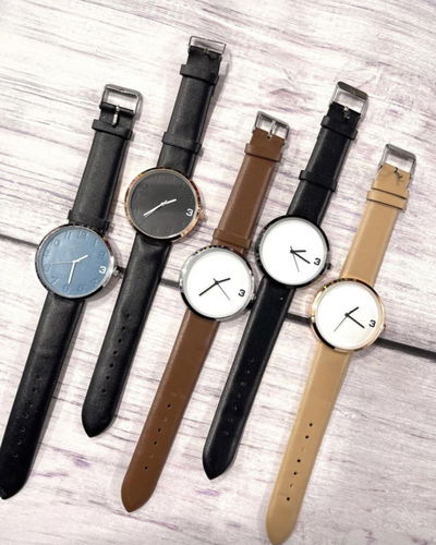 Reloj Three