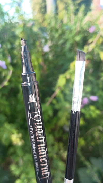 Delineador para cejas y ojos con brocha