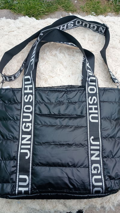 Tote Puffer negro