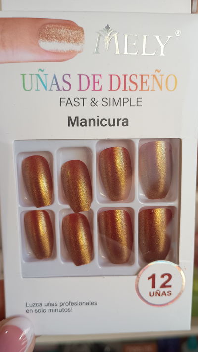 Uñas Doradas brillosas