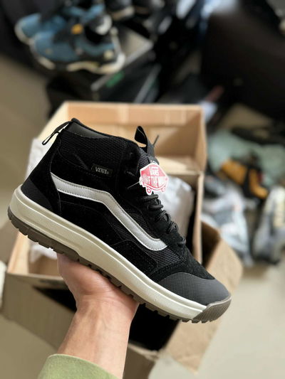 BOTAS VANS ULTRARANGE PRETO BLANCO 