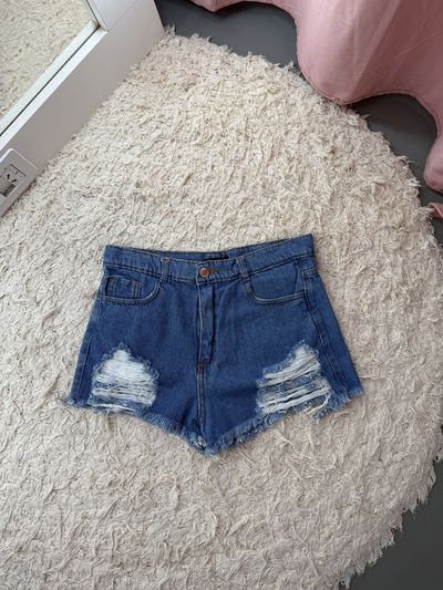Short azul roturas