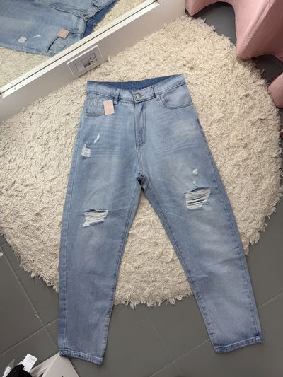 Jeans mom roturas