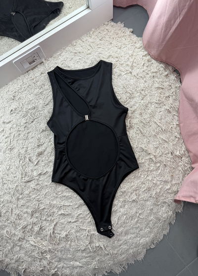 Body broche y abertura