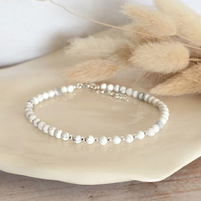 Pulsera facetada Howlita