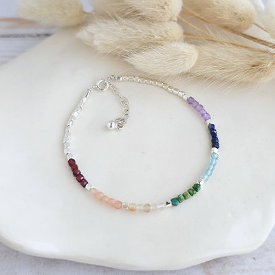 Pulsera 7 chakras cubitos