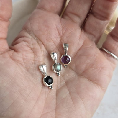 Dije Piedra y plata