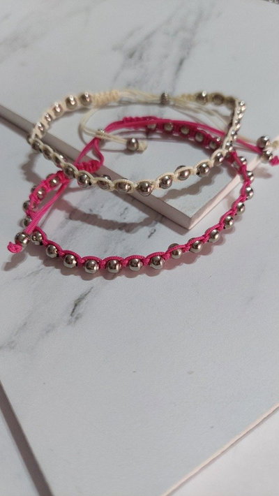 Pulsera de hilo rosa