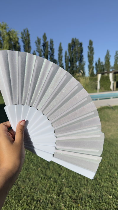 Abanico blanco con brillitos