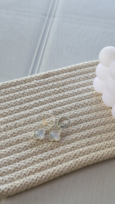 Aros flor acero blanco 