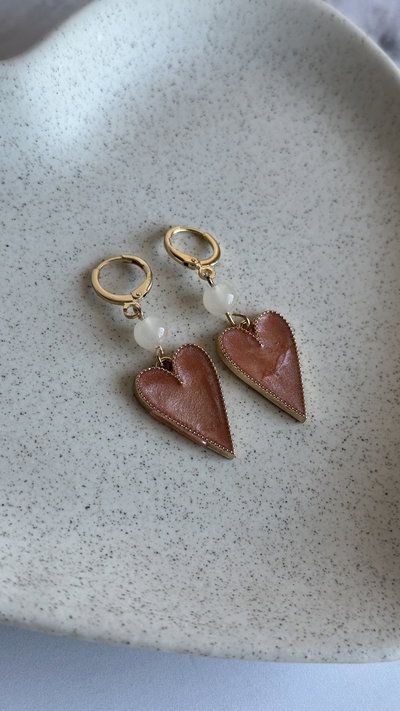 Aros corazón coral con piedras