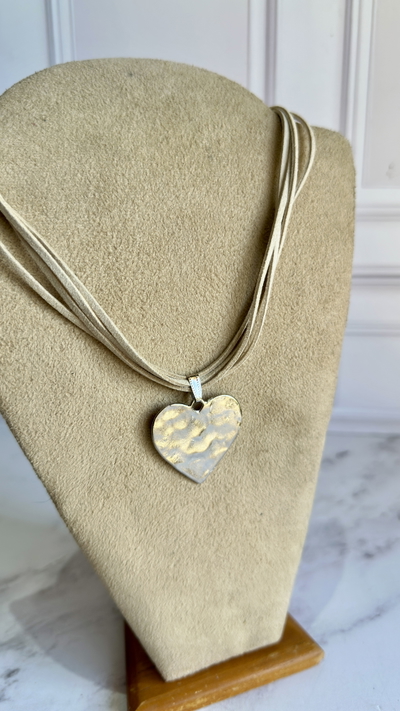 Collar corazón nude