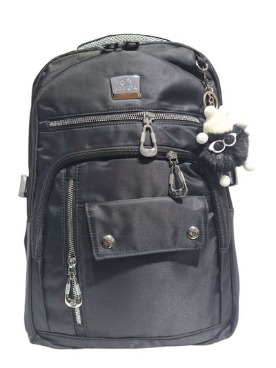 Mochila Impermeable Negra Con Pompón Tamaño Oficio