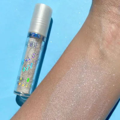 Iluminador polvo de hadas roll on Favor Beauty