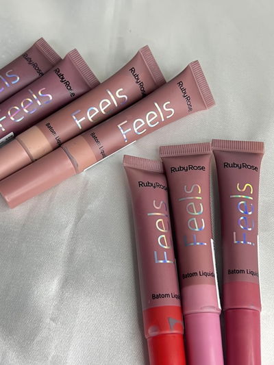 Lip Gloss Matte Feels Ruby Rose