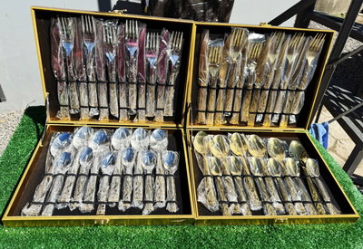 Maletín cubiertos dorados y plateados